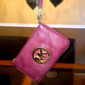 Michael Kors wristlet. Pre loved but good condition. Make an offer! 🙂